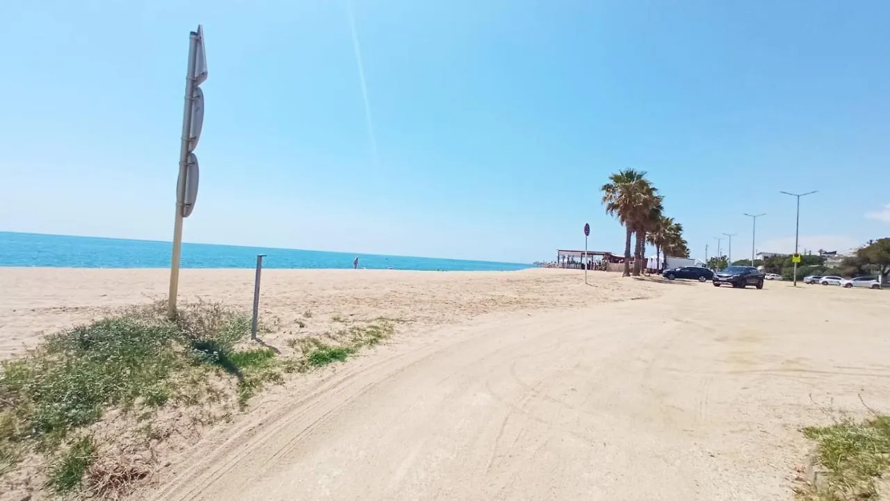 Apartment 50M From The Beach By Lofties Pineda de Mar